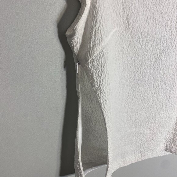 🤍 Textured White Split-Neck Top - Picture 2 of 3